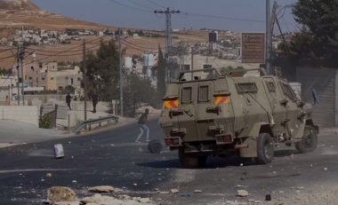 Zionist enemy closes two entrances southeastern Bethlehem