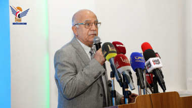 Al-Rahawi participa en el lanzamiento de nuevos productos de la Corporación del Cemento y elogia los logros alcanzados en el sector económico