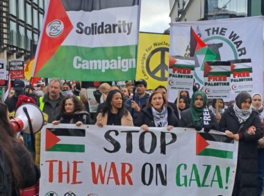 Hundreds of thousands demonstrates in London to support Gaza 