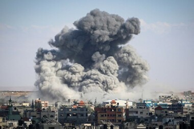 مراسل (سبأ): قطاع غزة يشهد ليلة صعبة وقاسية جراء الغارات الصهيونية المكثفة