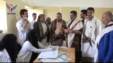 فرماندار البیضاء سطح خدمات مرکز بهداشت اسماع در الطفه را بررسی می کند