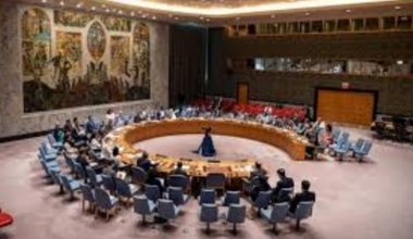 Der Sicherheitsrat verabschiedet eine Resolution, die einen sofortigen Waffenstillstand in Gaza fordert