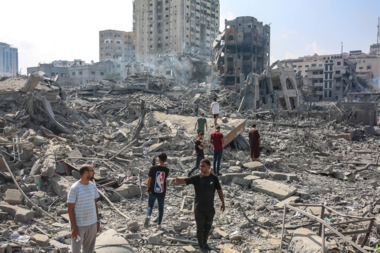 شهداء وجرحى في قصف صهيوني استهدف مخيم النصيرات وخانيونس في غزة