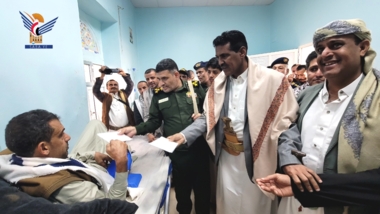  أمين عام محلي حجة يتفقد أحوال الجرحى والأجهزة الأمنية ويزور روضة الشهداء