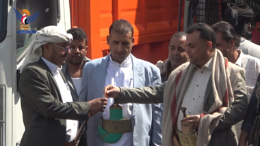   صندوق النظافة والتحسين بتعز يتسلم أربع آليات جديدة