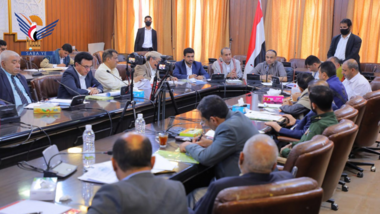 Le président Al-Mashat préside une réunion du conseil d'administration du Conseil suprême des affaires humanitaires