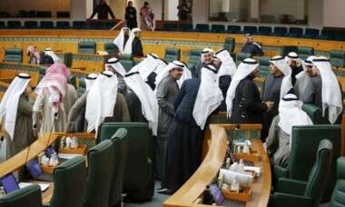 الكويتيون يصوتون اليوم في ثالث انتخابات برلمانية خلال عامين ونصف