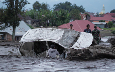 تلفات سیل در سوماترای اندونزی به 50 کشته و 27 مفقود افزایش یافت
