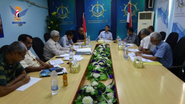 Discutir las necesidades de emergencia y el proyecto de plan presupuestario para los puertos del Mar Rojo