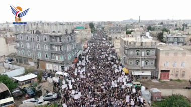 مسيرة جماهيرية بذمار تأكيدا على استمرار التعبئة والاستنفار لنصرة غزة