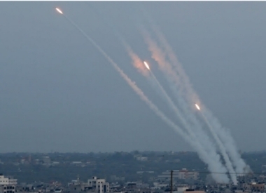 Palestinian resistance launches rockets towards Zionist settlements 