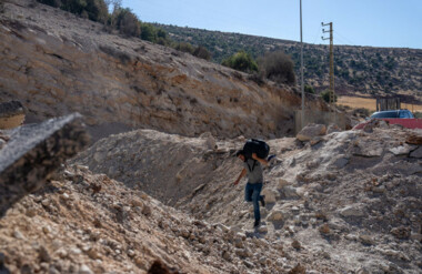 Feind bombardiert einen Grenzübergang zwischen dem Libanon und Syrien und dringt in die nördliche und zentrale Landschaft von Quneitra ein