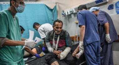 Acht Verletzte in Angriff des zionistische Feindes auf Krankenhäuser in Indonesien und Kamal Adwan 