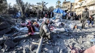 استشهاد 4 فلسطينيين بقصف للعدو الإسرائيلي خيمة نازحين بمواصي خان يونس
