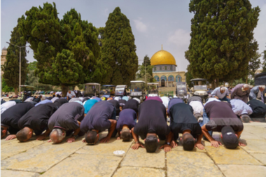 25 000 personnes accomplissent la prière du vendredi dans la mosquée bénie d'Al-Aqsa