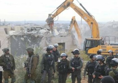 قوات العدو الصهيوني تهدم منزلا قيد الإنشاء غرب مدينة سلفيت