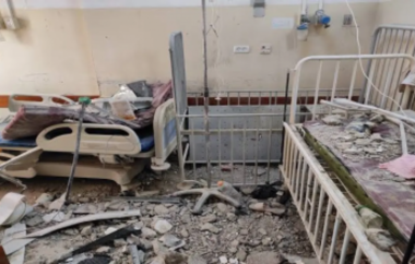 Die feindliche Armee platziert Sprengroboter in der Nähe des Kamal-Adwan-Krankenhauses