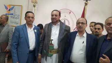 أمين العاصمة يكرم قيادات العمل الضريبي لريع العقارات بمديريات الأمانة
