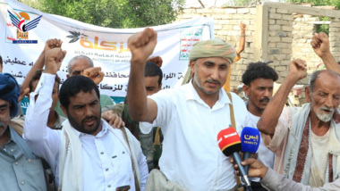 محافظ الحديدة يدّشن مشروع ضخ المياه للمنازل بعزلة ربع الحضرمي في اللحية