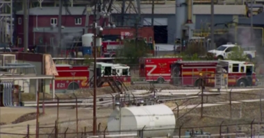Una persona murió y otra resultó herida en una explosión en una refinería de petróleo en Illinois, EE.UU.