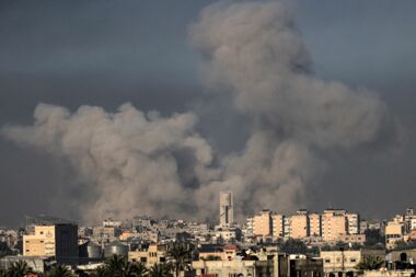 8 Märtyrer bei der Bombardierung palästinensischer Häuser durch den zionistischen Feind im zentralen Gazastreifen