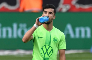 ليفربول يفتح باب التفاوض لضم الجزائري محمد عمورة من صفوف فولفسبورغ
