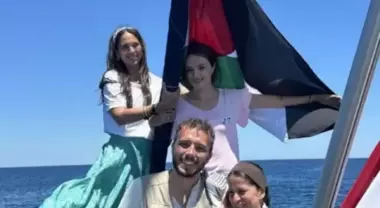 الناشطة 