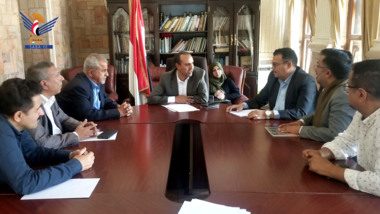 Culture, Tourism Minister discusses revitalization of Yemeni tourism sector 