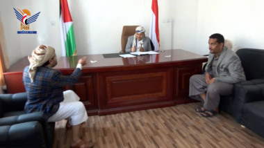Discussion sur l'état d'avancement des travaux à l'Office du tourisme d'Amran