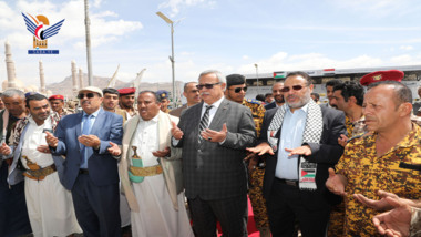 Dr Bin Habtoor visite la tombe du président martyr Saleh Al-Sammad