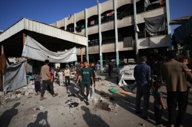 استشهاد فلسطينيين اثنين وإصابة آخرين في قصف 