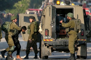 Der zionistische Feind nimmt seit Beginn der Aggression 7.585 Palästinenser im Westjordanland fest