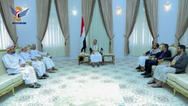 Präsident Al-Mashat trifft sich mit der brüderlichen Delegation des Sultanats Oman