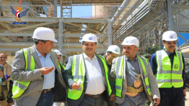 Industrieminister über den Arbeitsfortschritt in der Zementfabrik Amran