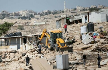 Zionist enemy demolishes two houses for Palestinian families in occupied Negev