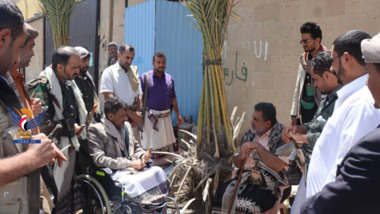 محافظ البيضاء يؤكد الحرص على استكمال فتح طريق 