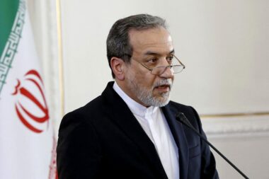 عراقجي: واشنطن تطلب محادثات وطهران ترفض في ظل العدوان الإسرائيلي