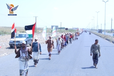 Marche populaire et présentation pour les diplômés des cours ouverts dans le district d'Al-Marawa à Hodeidah