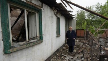 Ukrainian bombing of Donetsk results in civilian casualties
