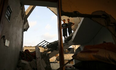 Zehn palästinensische Märtyrer bei der Bombardierung eines Hauses nördlich von Gaza-Stadt durch den zionistischen Feind