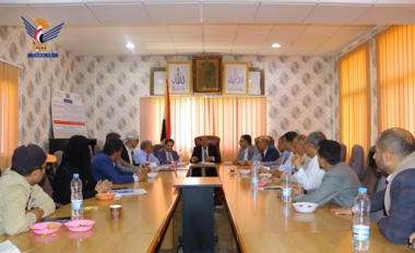 Minister of Electricity meets number of Yemeni company officials, investors