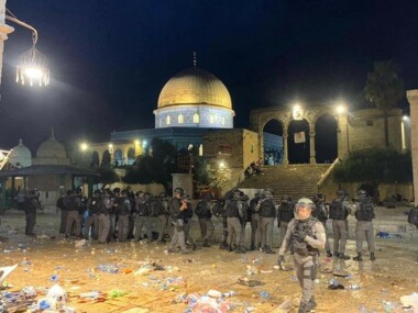 El derrumbe de una piedra de la Cúpula de la Roca en Al-Aqsa, a la luz de la prevención del trabajo de restauración por parte del enemigo sionista