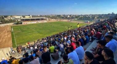 Der zionistische Feind zerstört das städtische Fußballstadion Nuseirat in Gaza