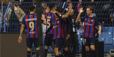 برشلونة يتوج بكأس السوبر الإسباني لكرة القدم بفوزه على ريال مدريد 3-1