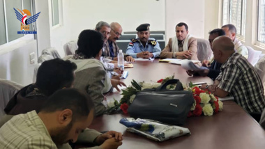 Erörterung des Fortschritts bei der Umsetzung einer Reihe von Hilfsprojekten in Taiz
