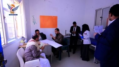 Un equipo de consultoría comienza a brindar consultas médicas en el Hospital 22 de mayo en Sanaa