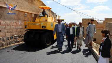Einweihung der letzten Phase des Straßenpflasterungs- und Asphaltierungsprojekts im Zentrum des Bezirks Bani Matar