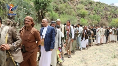 Inspecter les conditions des personnes stationnées dans un certain nombre d'endroits du district de Taiziyah, Taiz