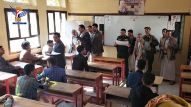Inspección de los exámenes de certificación de la escuela secundaria en la Gobernación de Sanaá
