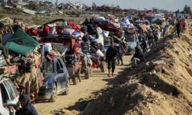 Basándose en el apoyo de Trump... el enemigo sionista pretende desplazar a los palestinos voluntaria o involuntariamente.